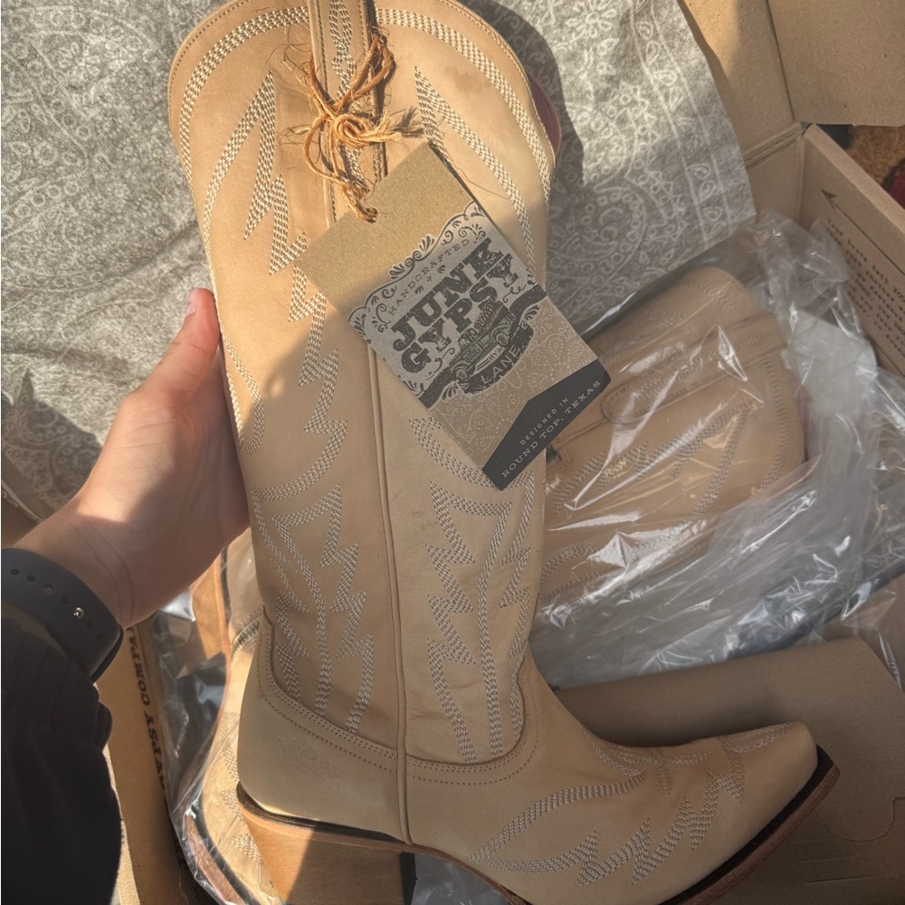 NEW Lane Boots - Picture 2 of 6